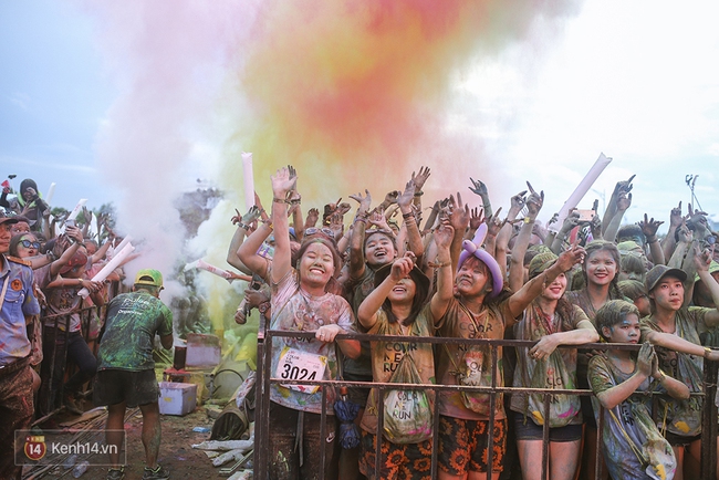 Khó lắm mới có một ngày vui như thế này, La Vie Color Me Run ơi - Ảnh 11.