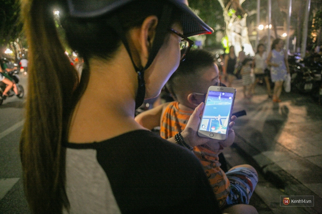 Mới mở cửa ở Việt Nam 1 ngày, người người nhà nhà đã rủ nhau bắt Pokémon GO ở khắp nơi rồi đây này! - Ảnh 3.