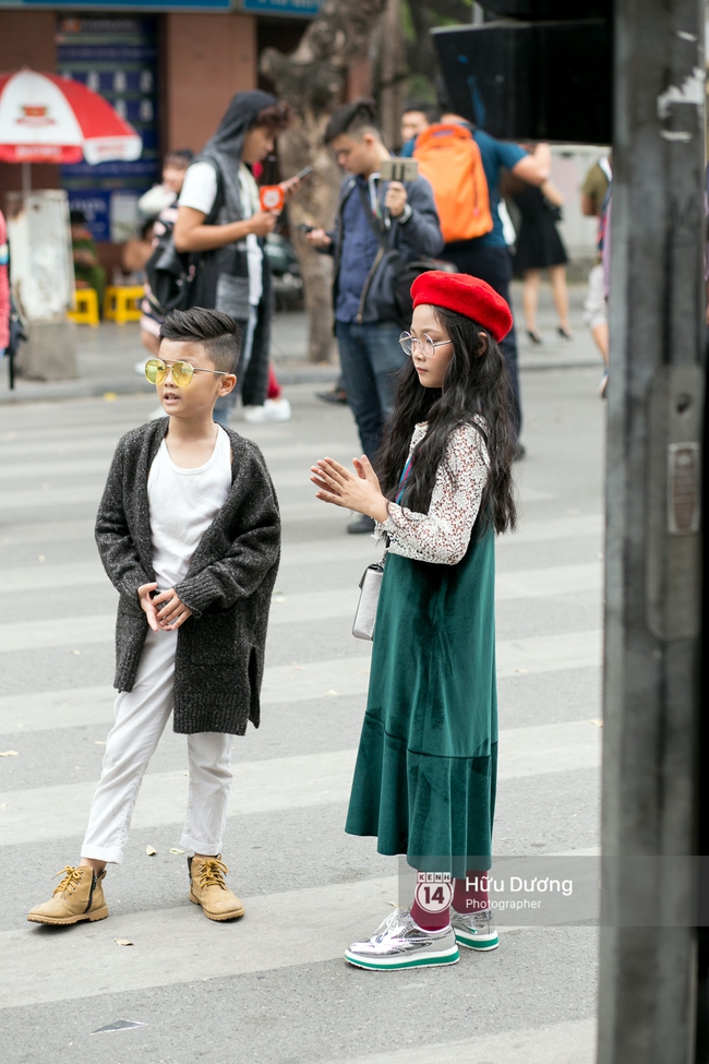 Street style ngày cuối VIFW: Trang Khiếu nổi bật nhất hội với set đồ đỏ rực rỡ - Ảnh 28.