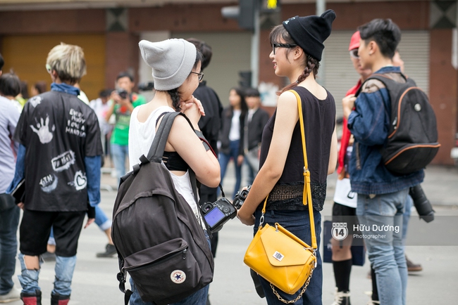 Street style ngày cuối VIFW: Trang Khiếu nổi bật nhất hội với set đồ đỏ rực rỡ - Ảnh 15.