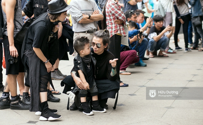 Street style ngày cuối VIFW: Trang Khiếu nổi bật nhất hội với set đồ đỏ rực rỡ - Ảnh 27.