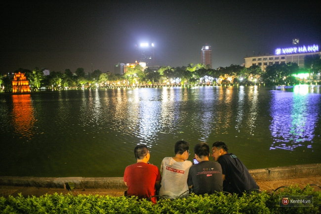Mới mở cửa ở Việt Nam 1 ngày, người người nhà nhà đã rủ nhau bắt Pokémon GO ở khắp nơi rồi đây này! - Ảnh 7.