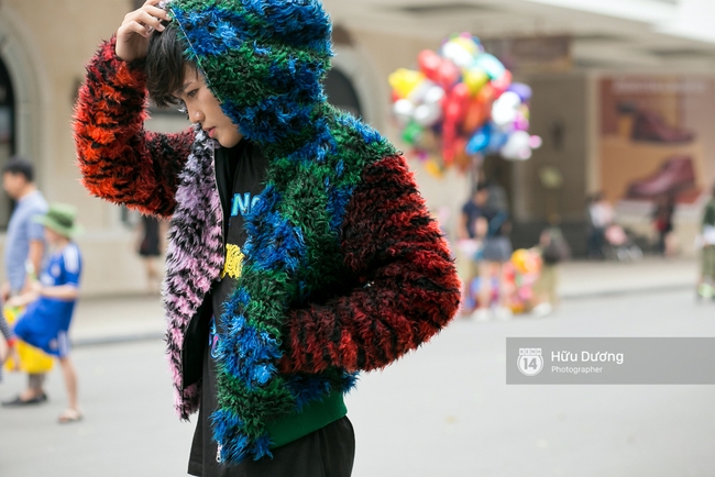 Street style ngày cuối VIFW: Trang Khiếu nổi bật nhất hội với set đồ đỏ rực rỡ - Ảnh 8.