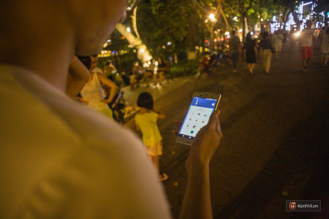 Mới mở cửa ở Việt Nam 1 ngày, người người nhà nhà đã rủ nhau bắt Pokémon GO ở khắp nơi rồi đây này! - Ảnh 8.