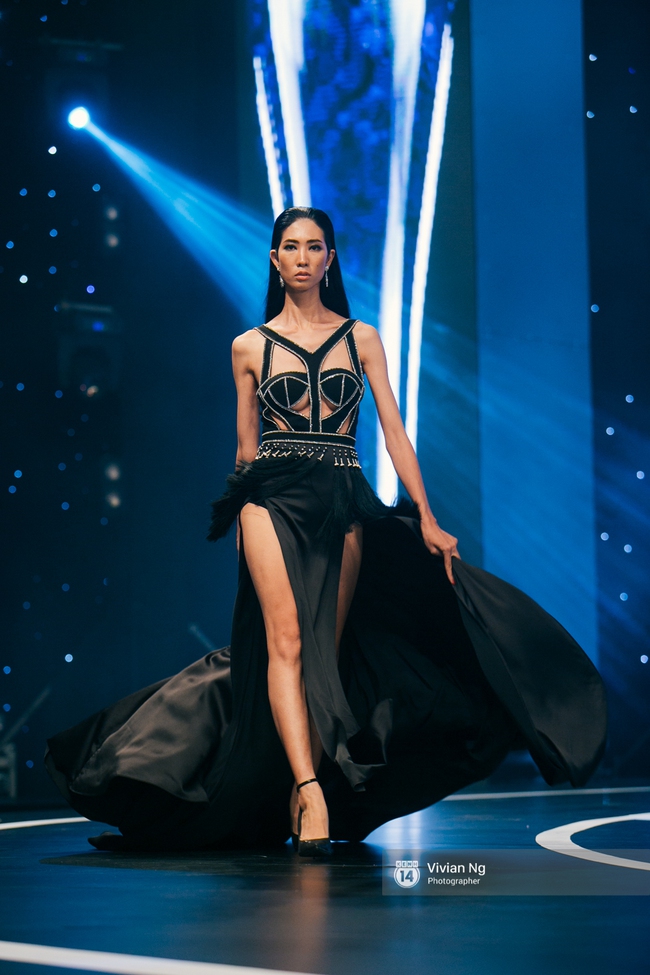 Những h&igrave;nh ảnh đẹp trong 2 m&agrave;n tr&igrave;nh diễn thời trang của Đ&ecirc;m Hội Ch&acirc;n D&agrave;i 10 - Ảnh 17.