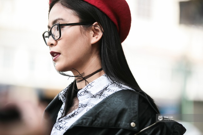 Street style ngày 2 Vietnam International Fashion Week: Giới trẻ Hà Nội bắt đầu bung lụa hơn ngày đầu - Ảnh 7.
