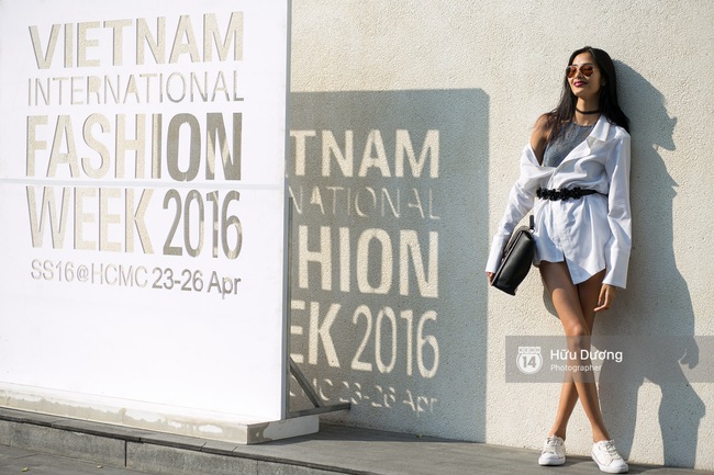 Street style VIFW 2016: Chưa bao giờ các tín đồ được thể hiện bản thân đã đến thế! - Ảnh 3.