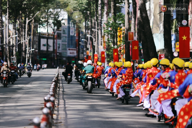 Đoàn mô tô và CSGT hộ tống 100 đôi uyên ương trong ngày cưới tập thể ở Sài Gòn - Ảnh 9.