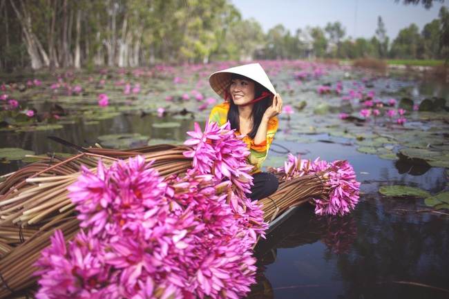 Phương Thanh diện &aacute;o d&agrave;i trắng nền n&atilde; trong MV mới - Ảnh 9.