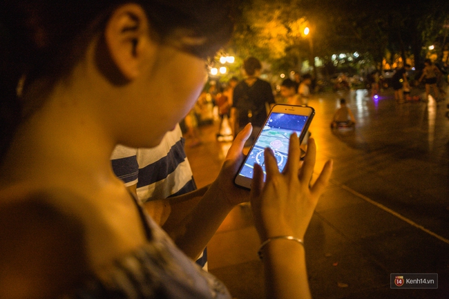 Mới mở cửa ở Việt Nam 1 ngày, người người nhà nhà đã rủ nhau bắt Pokémon GO ở khắp nơi rồi đây này! - Ảnh 12.