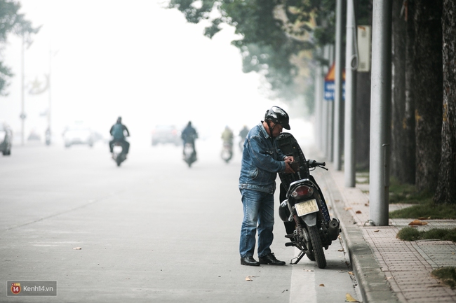 Ch&ugrave;m ảnh: Lặng ngắm H&agrave; Nội trong những ng&agrave;y m&ugrave; sương - Ảnh 7.