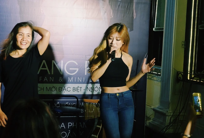 Trang Ph&aacute;p được chị g&aacute;i đặc biệt tổ chức mini show tại H&agrave; Nội - Ảnh 10.