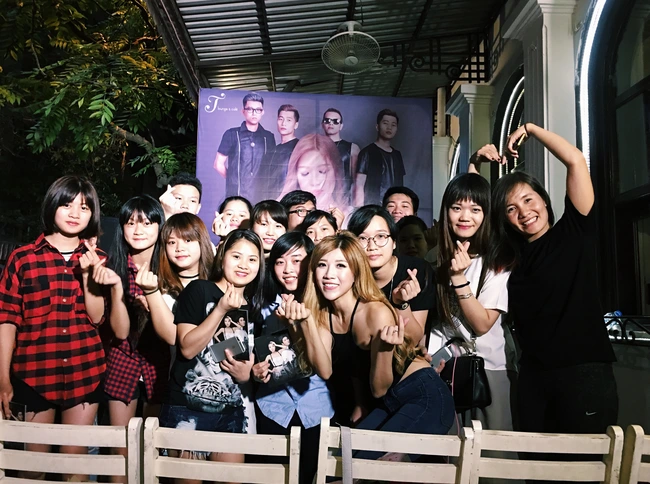 Trang Ph&aacute;p được chị g&aacute;i đặc biệt tổ chức mini show tại H&agrave; Nội - Ảnh 12.