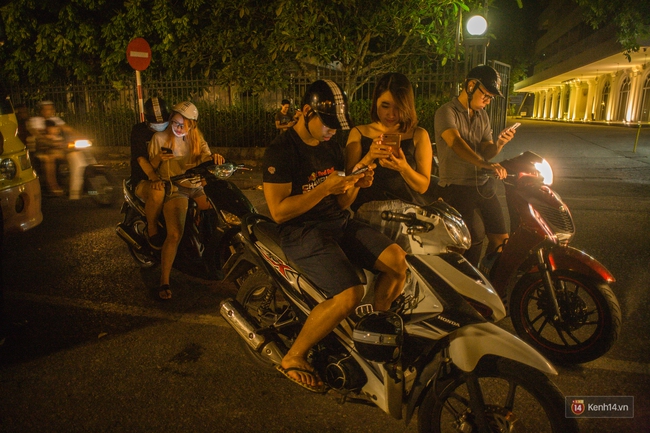 Mới mở cửa ở Việt Nam 1 ngày, người người nhà nhà đã rủ nhau bắt Pokémon GO ở khắp nơi rồi đây này! - Ảnh 20.