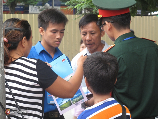 Ng&agrave;y thi thứ 3 với m&ocirc;n Địa l&yacute;: Nhiều th&iacute; sinh ra sớm - Ảnh 15.