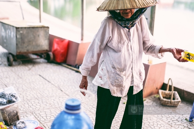 Chuyện đời đắng cay của người mẹ già 86 tuổi bán hàng nước ven hồ Giảng Võ - Ảnh 9.