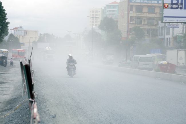 Sau chạy nắng và chạy mưa, người Sài Gòn lại nhắm mắt bịt mũi để chạy... bụi - Ảnh 6.