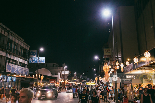 Có bạn nào đang ở Chiang Mai và vừa được ngắm hai lễ hội đèn trời tuyệt đẹp ở đây không? - Ảnh 7.