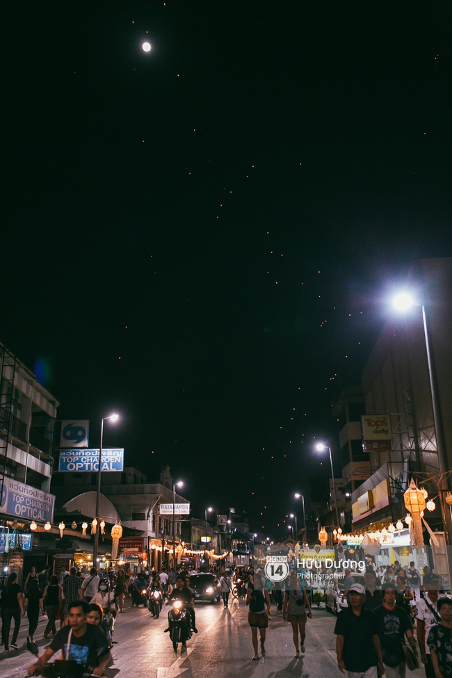 Có bạn nào đang ở Chiang Mai và vừa được ngắm hai lễ hội đèn trời tuyệt đẹp ở đây không? - Ảnh 8.