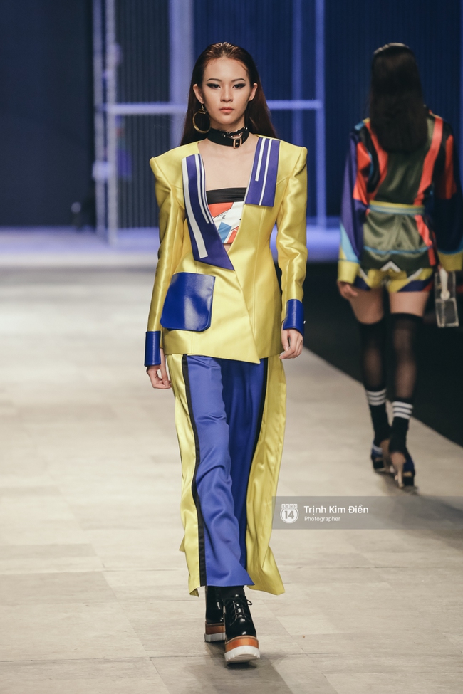 Phí Phương Anh lại xuất hiện trên sàn diễn thời trang, đọ trình catwalk cùng đàn chị - Ảnh 2.