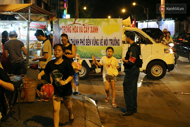 Trẻ em Sài Gòn rộn ràng rước đèn trung thu dọc các tuyến đường ở trung tâm thành phố - Ảnh 7.