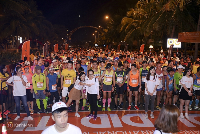 Chàng trai bất ngờ cầu hôn bạn gái sau khi hoàn thành đường chạy Marathon dài hàng chục km - Ảnh 6.