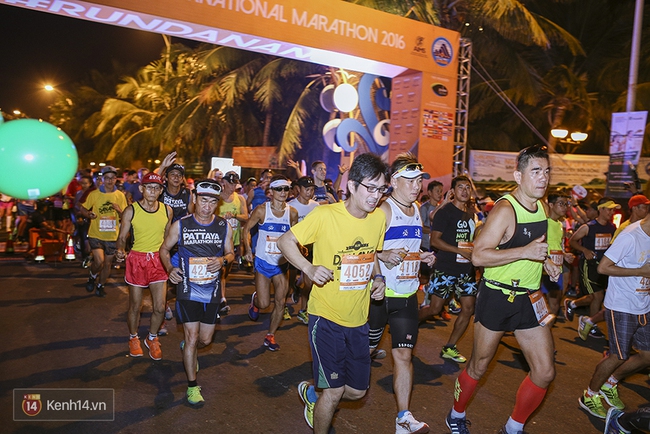 Chàng trai bất ngờ cầu hôn bạn gái sau khi hoàn thành đường chạy Marathon dài hàng chục km - Ảnh 7.