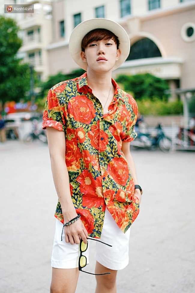 Street style giới trẻ 2 miền tuần qua: áo phông, shorts, kẻ & hoa lá rực rỡ tràn ngập - Ảnh 19.