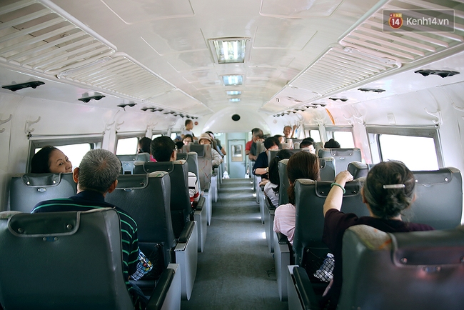 Người Sài Gòn nô nức trải nghiệm chuyến tàu ngoại ô đầu tiên chỉ với giá 10.000 đồng - Ảnh 3.