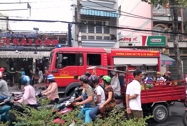 TP. HCM: Khói bốc nghi ngút tại quán cafe rang xay bên kênh Nhiêu Lộc - Thị Nghè - Ảnh 2.