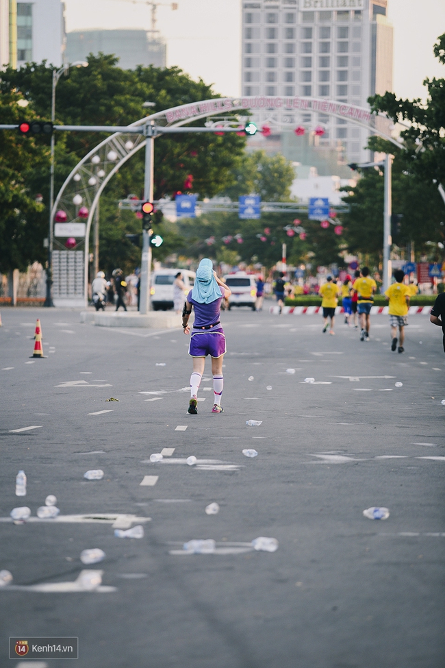 Chàng trai bất ngờ cầu hôn bạn gái sau khi hoàn thành đường chạy Marathon dài hàng chục km - Ảnh 13.