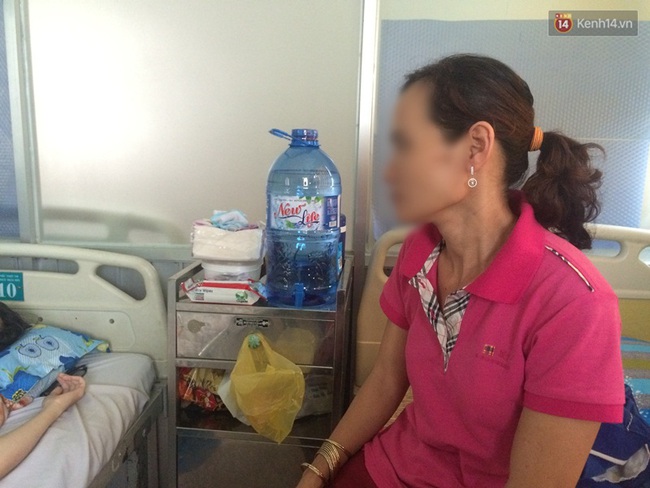 Mẹ nữ sinh bị đ&acirc;m ở S&agrave;i G&ograve;n: Kẻ đ&acirc;m con g&aacute;i từng nhiều lần hăm dọa v&igrave; t&ocirc;i kh&ocirc;ng cho 2 đứa gặp nhau - Ảnh 2.