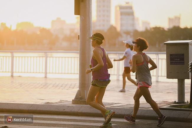 Chàng trai bất ngờ cầu hôn bạn gái sau khi hoàn thành đường chạy Marathon dài hàng chục km - Ảnh 15.