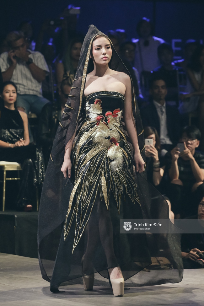 Kỳ Duyên trình diễn không thể gắt hơn, em gái Trang Khiếu lần đầu biết thế nào là catwalk - Ảnh 2.