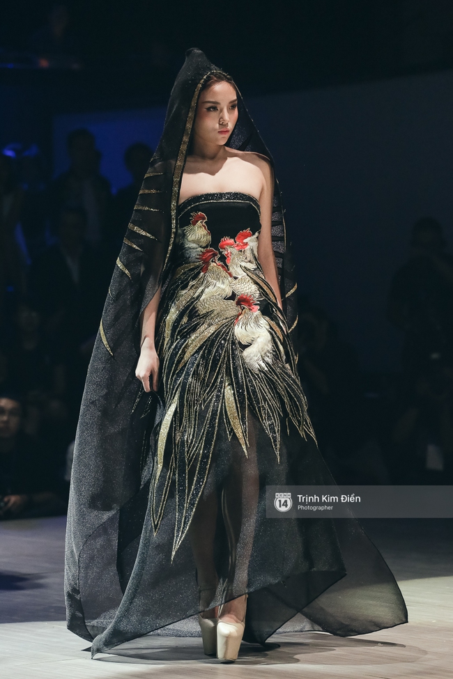 Kỳ Duyên trình diễn không thể gắt hơn, em gái Trang Khiếu lần đầu biết thế nào là catwalk - Ảnh 4.