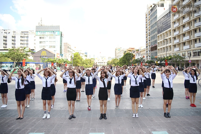50 nữ sinh Học viện Hàng không nhảy flashmob ở phố đi bộ Nguyễn Huệ - Ảnh 9.
