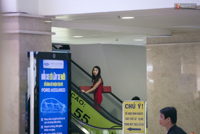 Hoa hậu Đỗ Mỹ Linh xinh đẹp rạng ngời tại sân bay về Hà Nội sáng nay! - Ảnh 12.