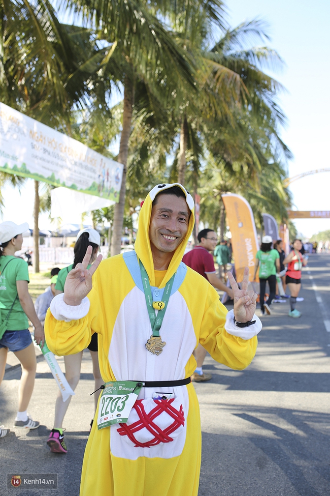 Chàng trai bất ngờ cầu hôn bạn gái sau khi hoàn thành đường chạy Marathon dài hàng chục km - Ảnh 25.