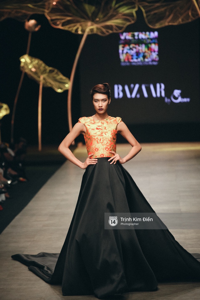 Ngày 1 Vietnam Internation Fashion Week: Các NTK đã chiêu đãi người xem những gì? - Ảnh 61.