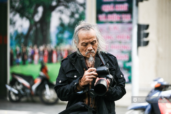 Nhân vật đặc biệt nhất Vietnam International Fashion Week: 82 tuổi vẫn chụp street style nhiệt tình - Ảnh 9.