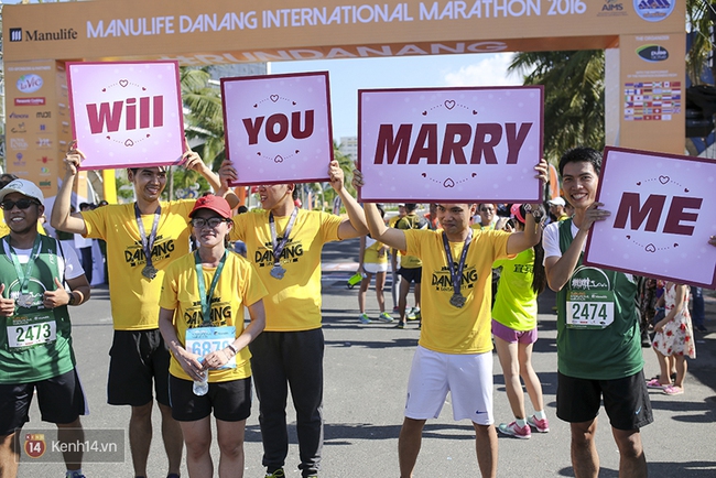 Chàng trai bất ngờ cầu hôn bạn gái sau khi hoàn thành đường chạy Marathon dài hàng chục km - Ảnh 28.