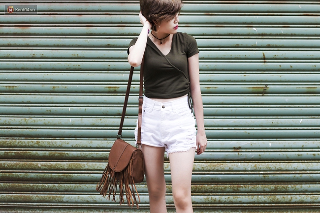 Street style giới trẻ 2 miền tuần qua: áo phông, shorts, kẻ & hoa lá rực rỡ tràn ngập - Ảnh 10.