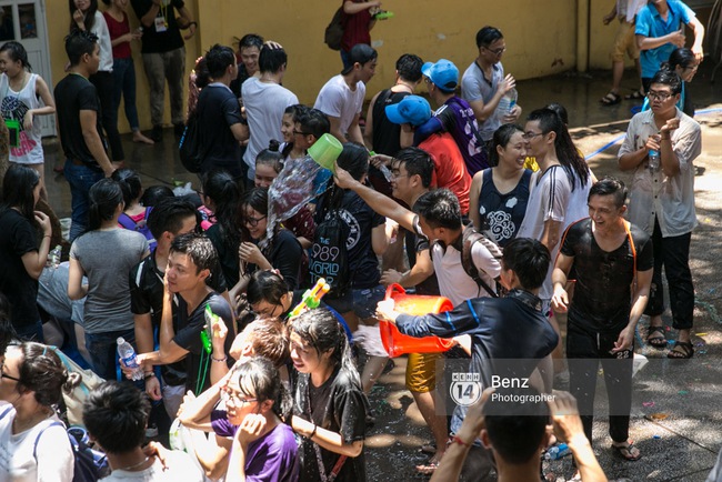 Giới trẻ Sài Gòn đã có một ngày hội té nước siêu vui không kém gì ở Thái  - Ảnh 17.