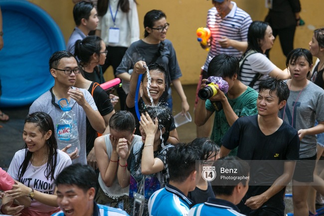 Giới trẻ Sài Gòn đã có một ngày hội té nước siêu vui không kém gì ở Thái  - Ảnh 18.