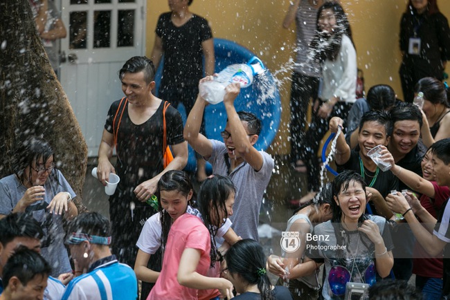 Giới trẻ Sài Gòn đã có một ngày hội té nước siêu vui không kém gì ở Thái  - Ảnh 19.