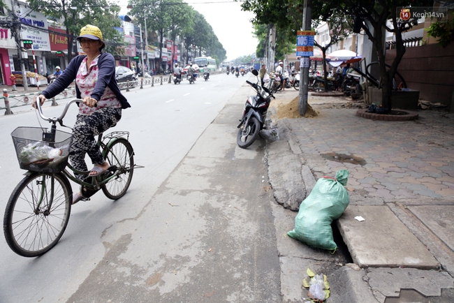 Những đống rác lấp đầy miệng cống thoát nước ở Sài Gòn: Chúng ta không vô can! - Ảnh 6.