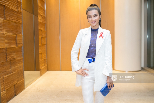 &Aacute; hậu Thanh T&uacute; diện đầm xuy&ecirc;n thấu đọ sắc c&ugrave;ng Văn Mai Hương v&agrave; d&agrave;n mỹ nh&acirc;n tại sự kiện - Ảnh 4.