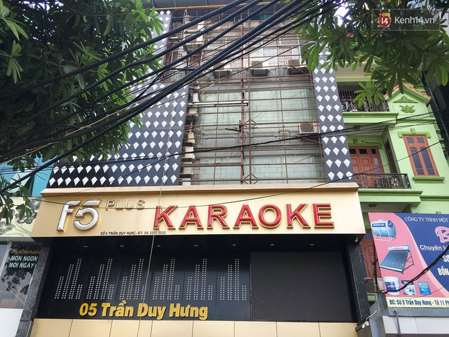 Loạt biển quảng cáo “khủng” hàng trăm triệu ở quán karaoke phải tháo dỡ sau vụ hỏa hoạn 13 người chết - Ảnh 8.