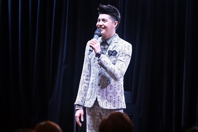 Là ca sĩ Việt đầu tiên tổ chức họp fan ở Hàn, Noo Phước Thịnh được hàng trăm khán giả vây kín ủng hộ - Ảnh 4.