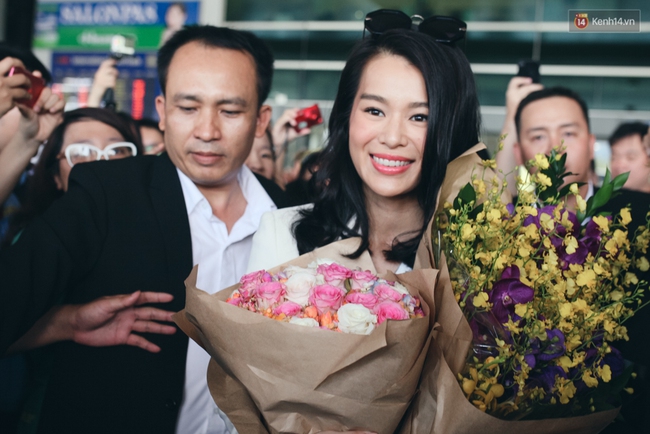 Hồ Hạnh Nhi cùng chồng mới cưới đến Việt Nam, rạng rỡ trong vòng vây fan - Ảnh 12.